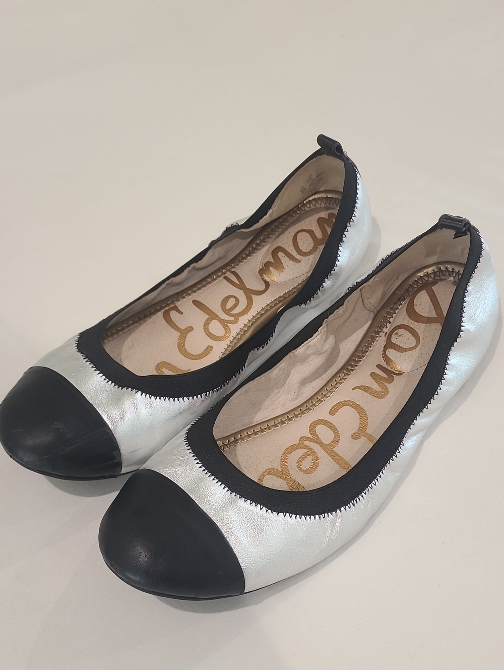 EUC Sam Edelman Freya Leather Silver Ballet Flats with Black Cap Toe